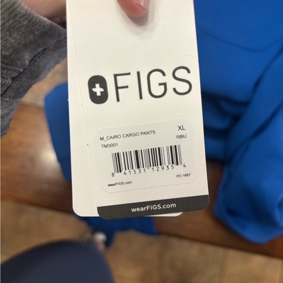 Men’s. XL Royal Blue Cario Cargo Scrub Bottoms - Picture 2 of 2